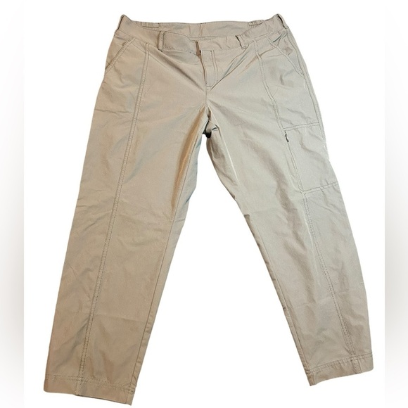 Cropped cargo style Kirkland pants size 10 - Picture 1 of 6